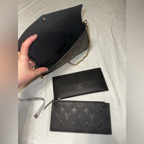 Elegant Black Crossbody Bag - Picture 10 of 10